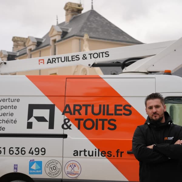 Couvreur-zingueur Artuiles & Toits, entreprise familiale intervenant à Toulon