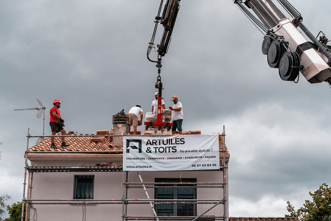 Intervention de couverture couvreur narbonne par Artuiles & Toits, entreprise familiale depuis 1989