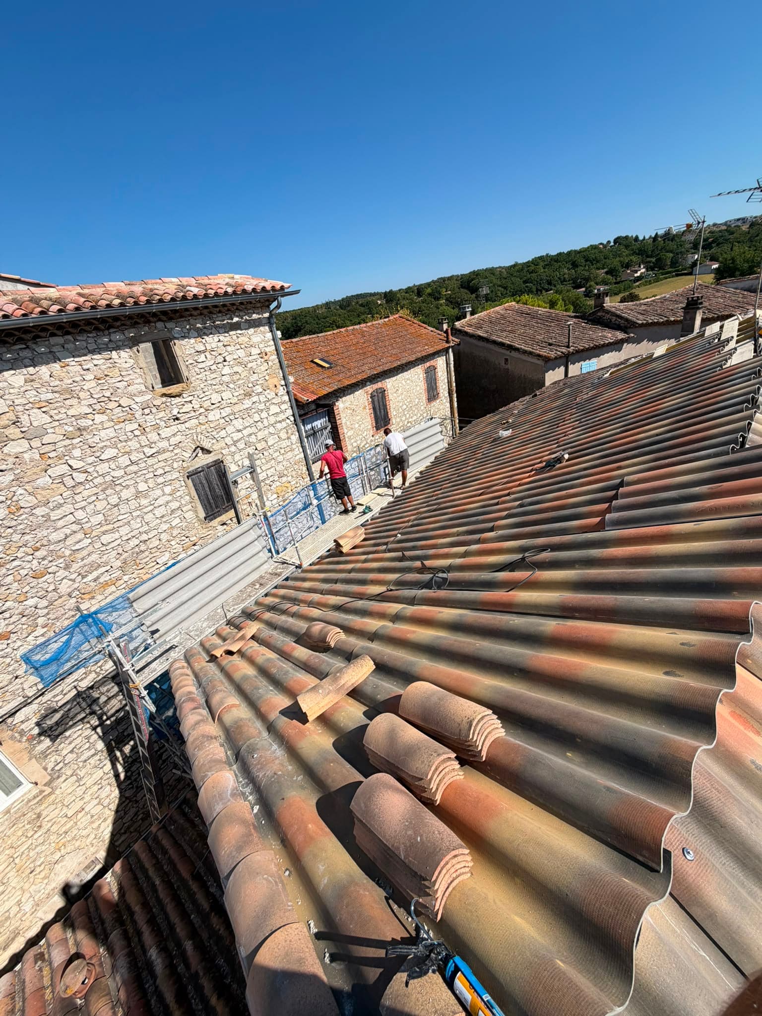 Rénovation de toiture sur bâtiment en pierre