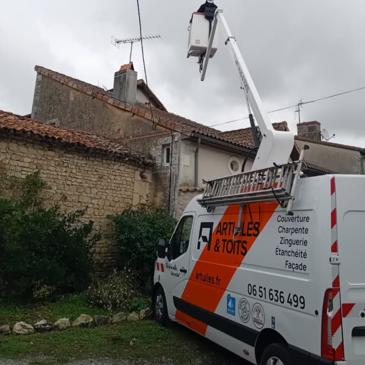 Intervention en urgence sur fuite de toiture — Artuiles & Toits