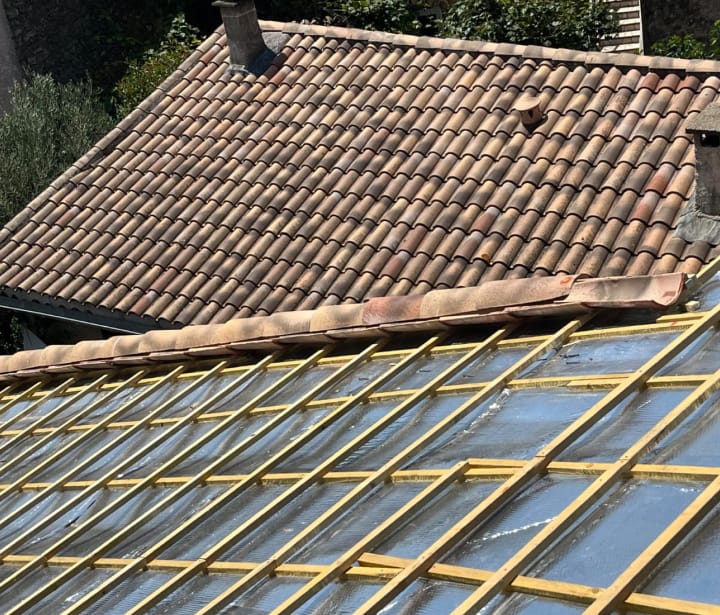 Pose de raccords en zinc à Talence protection renforcée de la toiture