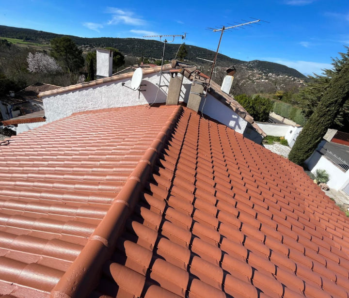 Toiture refaite à Pessac par Artuiles tuiles neuves et finitions soignées